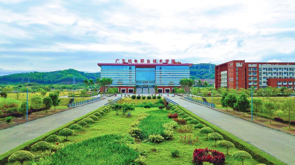 广东机电职业技术学院坐落在广州市白云区,是一所隶属于广东省教育厅的公办全日制工科类普通高等职业院校。学院办学历史悠久,前身为创建于1957年的广东省农业机械化学校。2001年,经广东省人民政府批准,学校升格为高等职业院校。