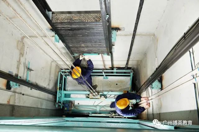 根据最新规定2019年6月1日起，为了加大对特种设备安全管理，电梯T1-T2维修操作证统一合并为电梯维修操作证，代号“T”。